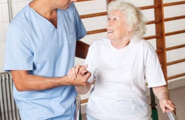 fisioterapia a domicilio de personas mayores y ancianos
